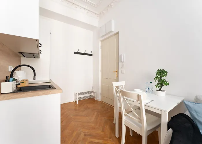 Luxury Design On Poznanska Street In The Center Of Varsovie