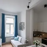 Luxury Design On Poznanska Street In The Center Of Varsóvia