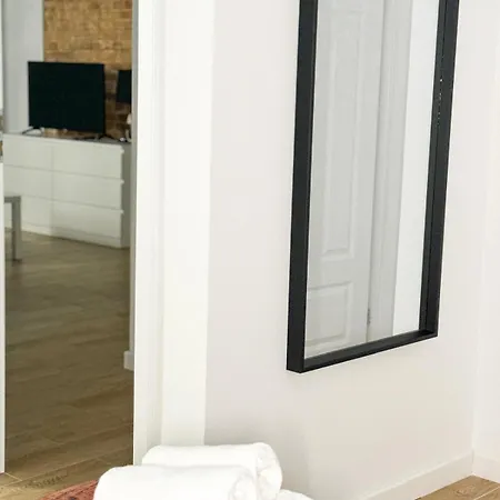Luxury Design On Poznanska Street In The Center Of Apartament Warszawa