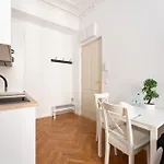 Luxury Design On Poznanska Street In The Center Of Варшава